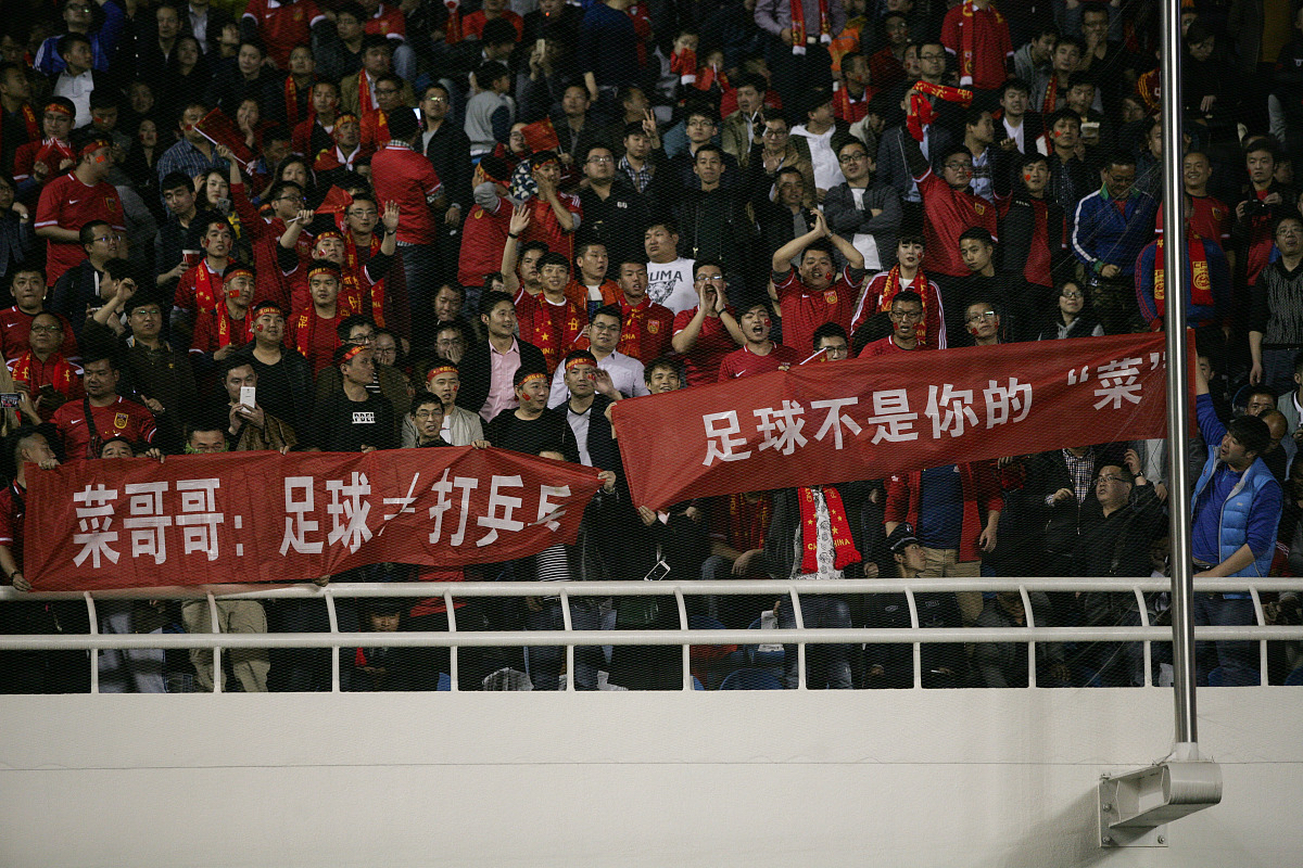 关于国内足球赛场实力悬殊，球队迎来胜利的信息