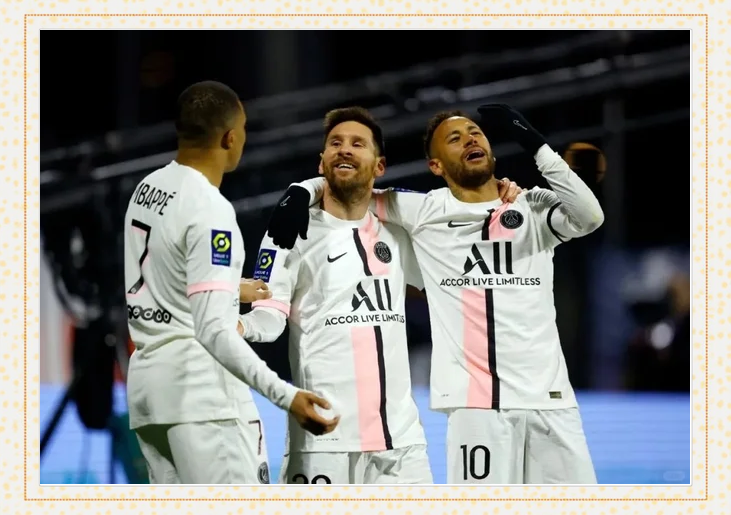 关于沙尔克战平对手，保持不败状态稍显稳定的信息