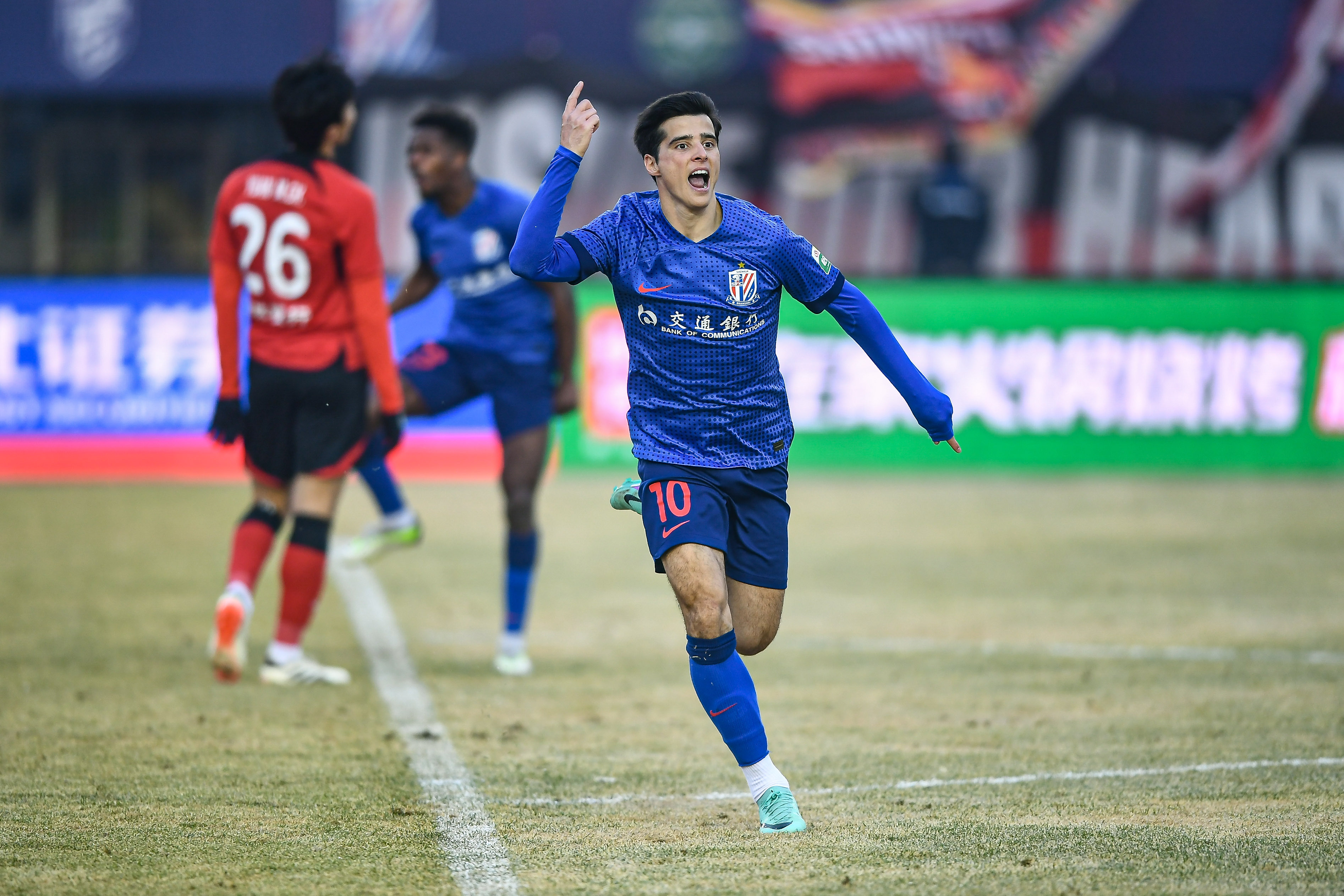 包含云达不莱梅客场遭遇失利，积分榜垫底的词条