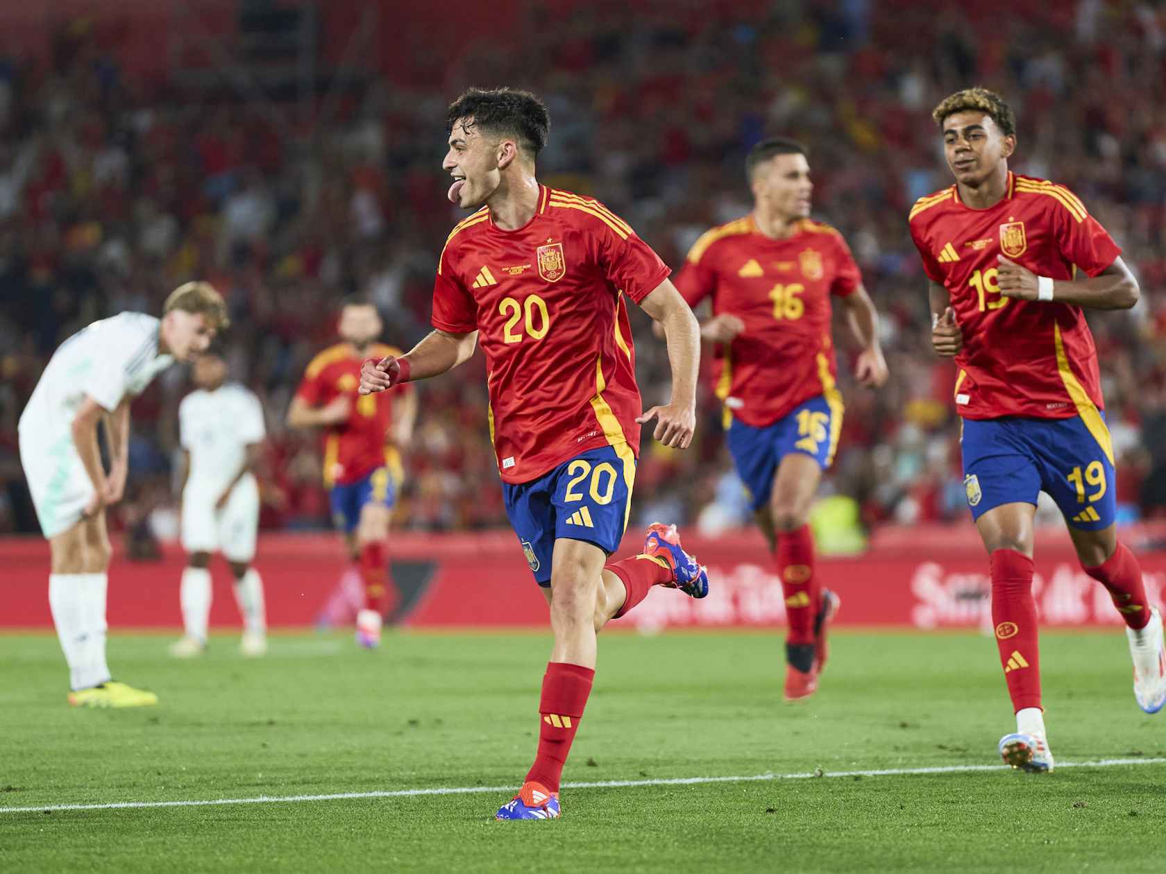 西班牙优势明显,轻取对手晋级欧洲杯四强的简单介绍 西班牙优势明显,轻取对手晋级欧洲杯四强的简单介绍