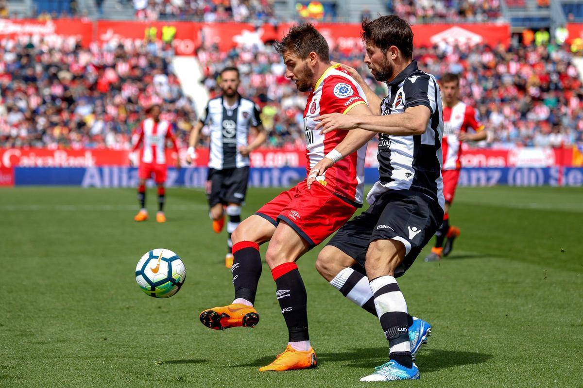 球队实力尽显，场上的对决看点十足