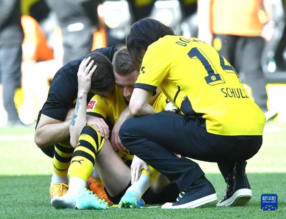 九游娱乐官方-多特蒙德队员频繁受伤，德甲联赛季后赛受挑战
