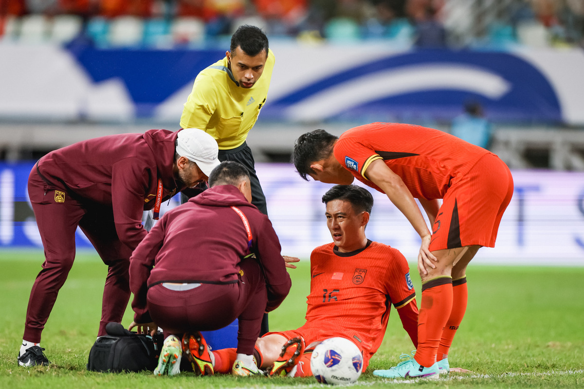 球员在比赛中遭遇了困境，但最终取得了胜利