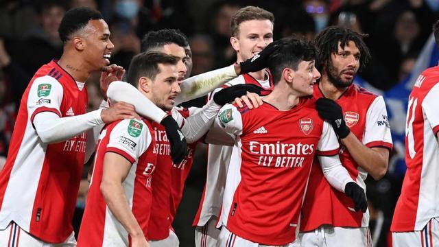 九游娱乐网站-埃弗顿前锋状态回勇，连续破门引领球队胜利