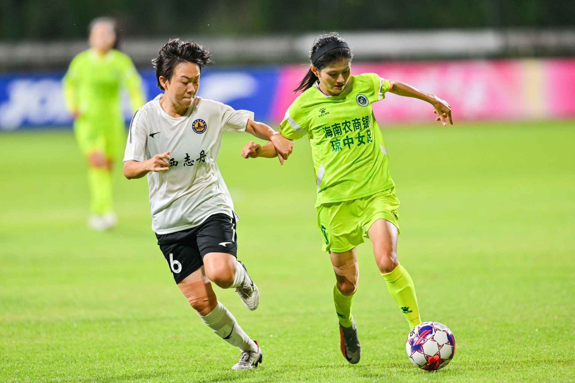 包含女足超级联赛：豪门碰撞即将上演的词条