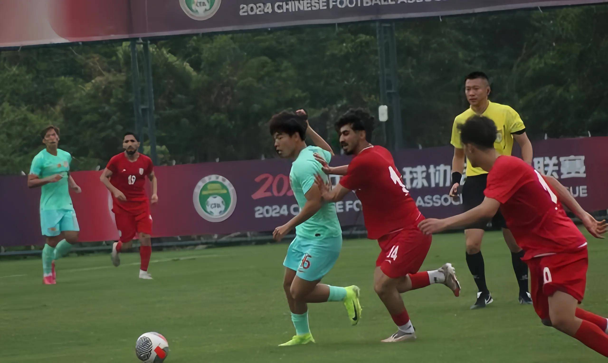 伊朗球队备战大赛，坚守战术取得突破