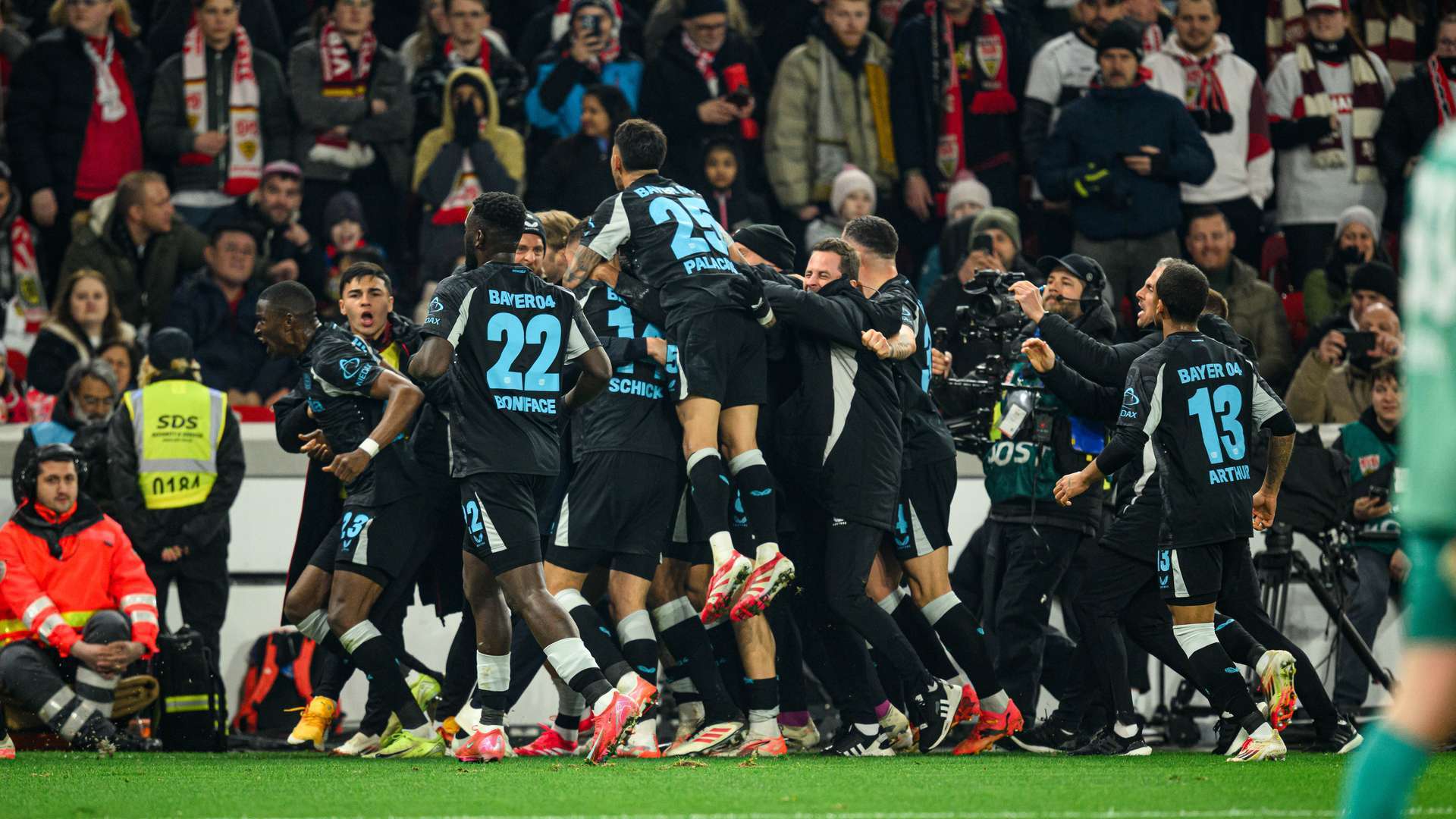 斯图加特主场告捷，全队士气高涨的简单介绍