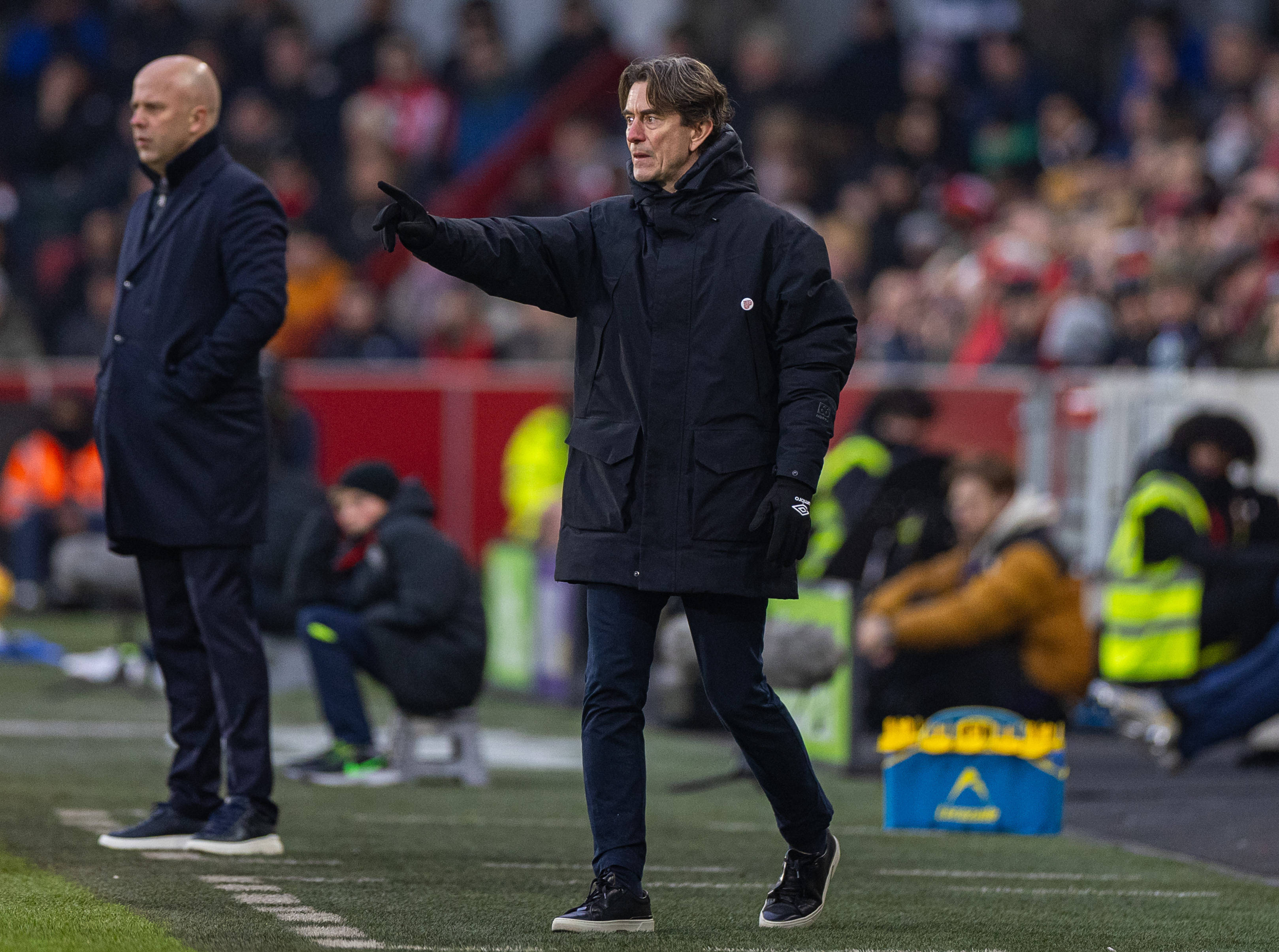 关于利物浦主场大胜沃特福德，领先优势扩大的信息