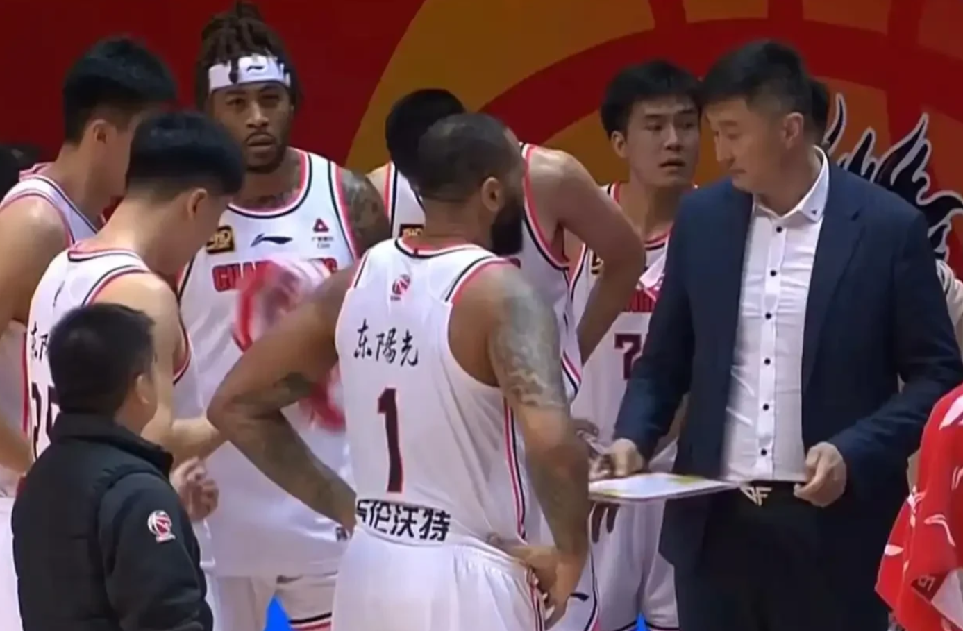 关于广州富力客场击败河北华夏，取得重要胜利的信息