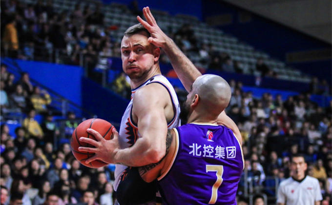 九游娱乐-半场逆转惊艳全场，夺得比赛胜利