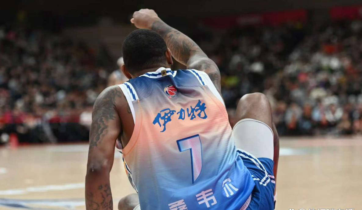 九游娱乐网页-球队新外援表现抢眼，成为比赛焦点