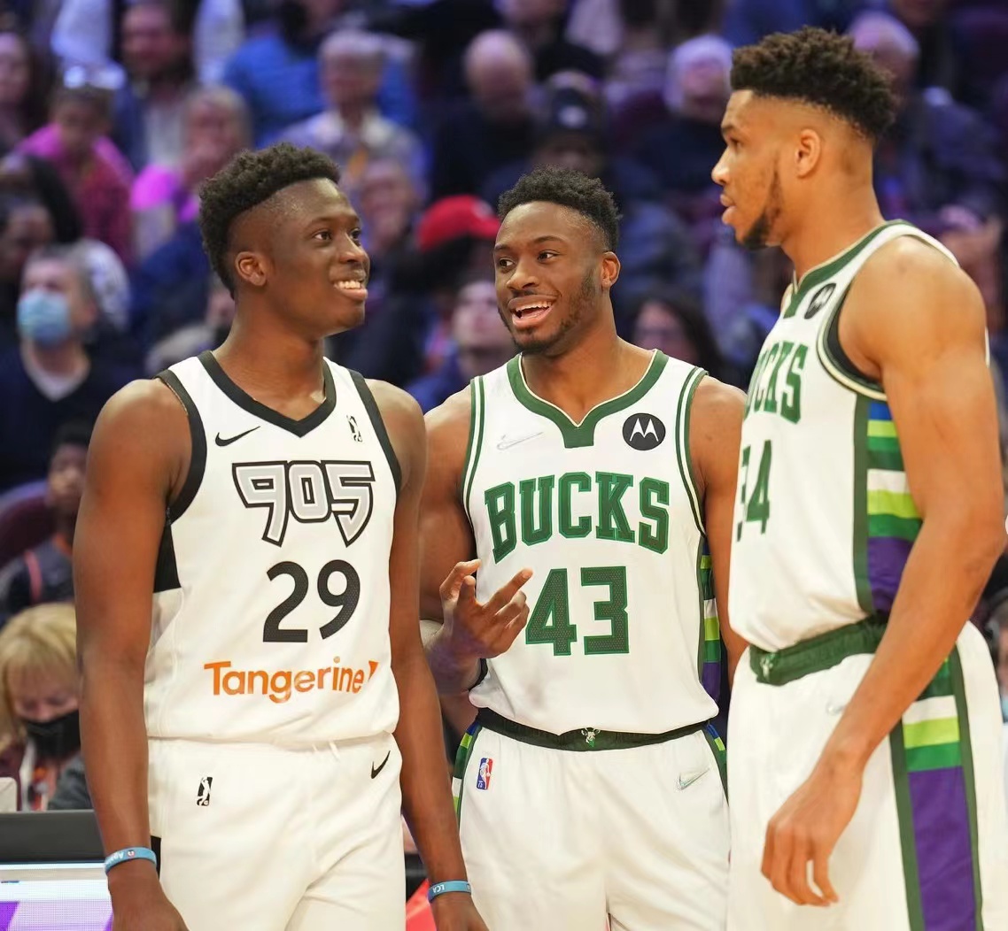 包含爵士击败马刺阿德托昆博投篮感强劲引关注的词条