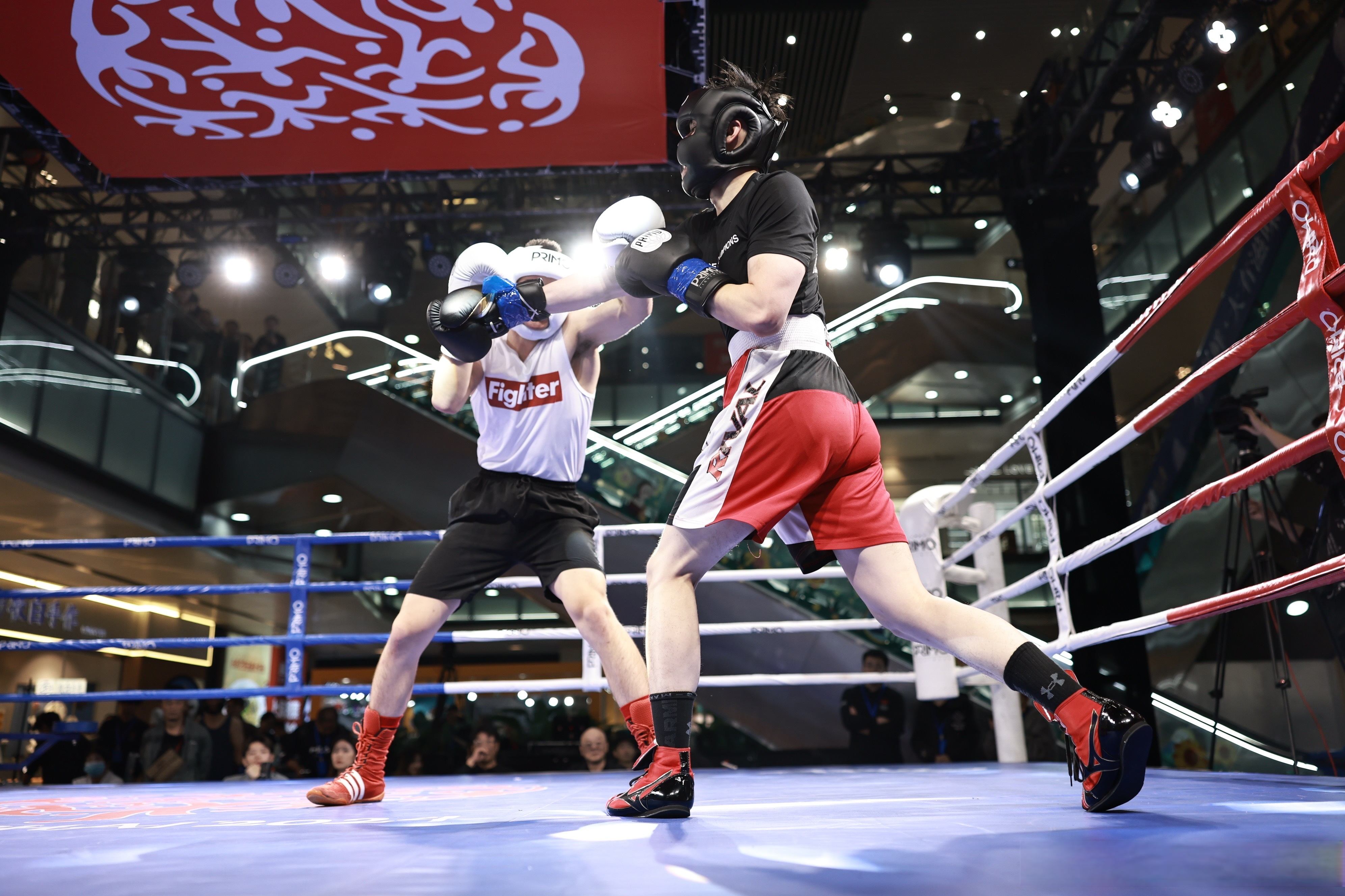 包含热血起舞，球场上的激情碰撞的词条