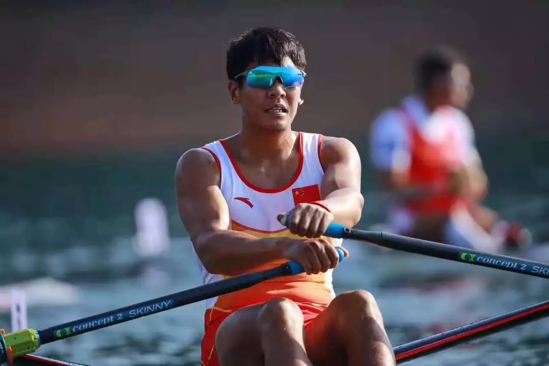 新西兰赛艇运动员勇夺金牌，展现实力