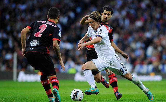 包含马拉加神奇逆转皇家社会，夺得胜利的词条