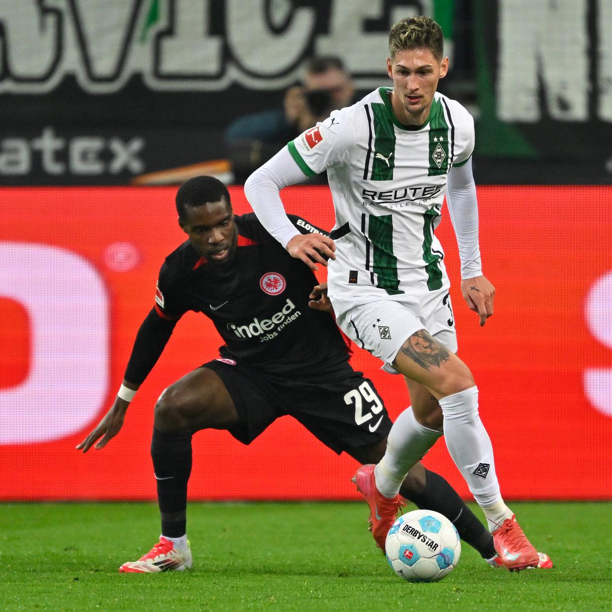 包含欧联杯：拉齐奥主场大胜门兴格拉德巴赫的词条