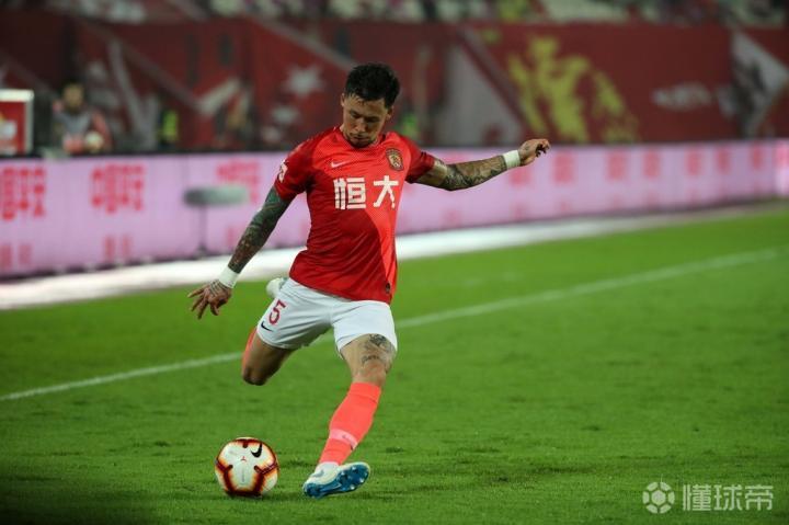 恒大球员临场发挥,全力为胜利努力的简单介绍 恒大球员临场发挥,全力为胜利努力的简单介绍