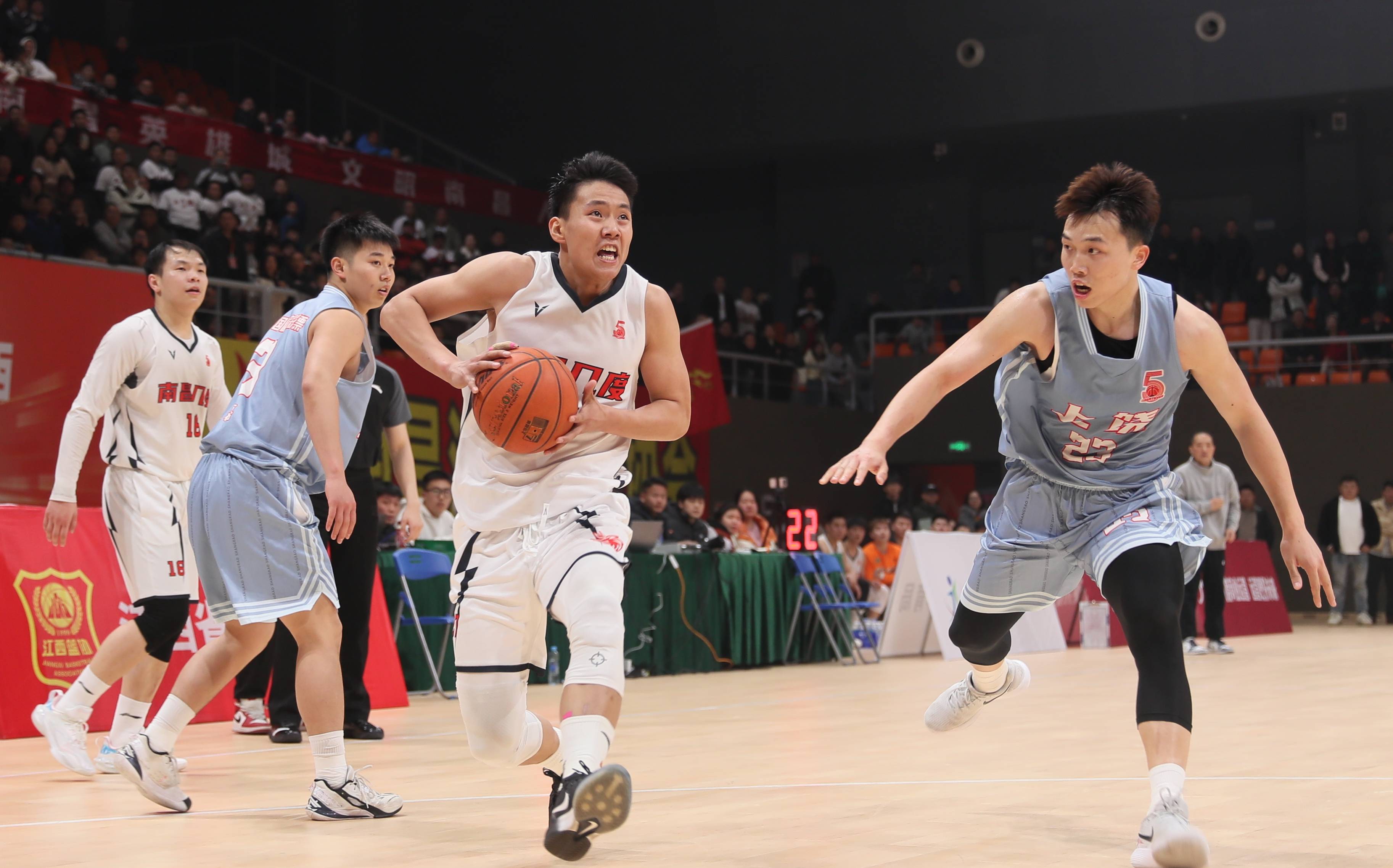 关于江西男篮大比分获胜，进军下一轮的信息