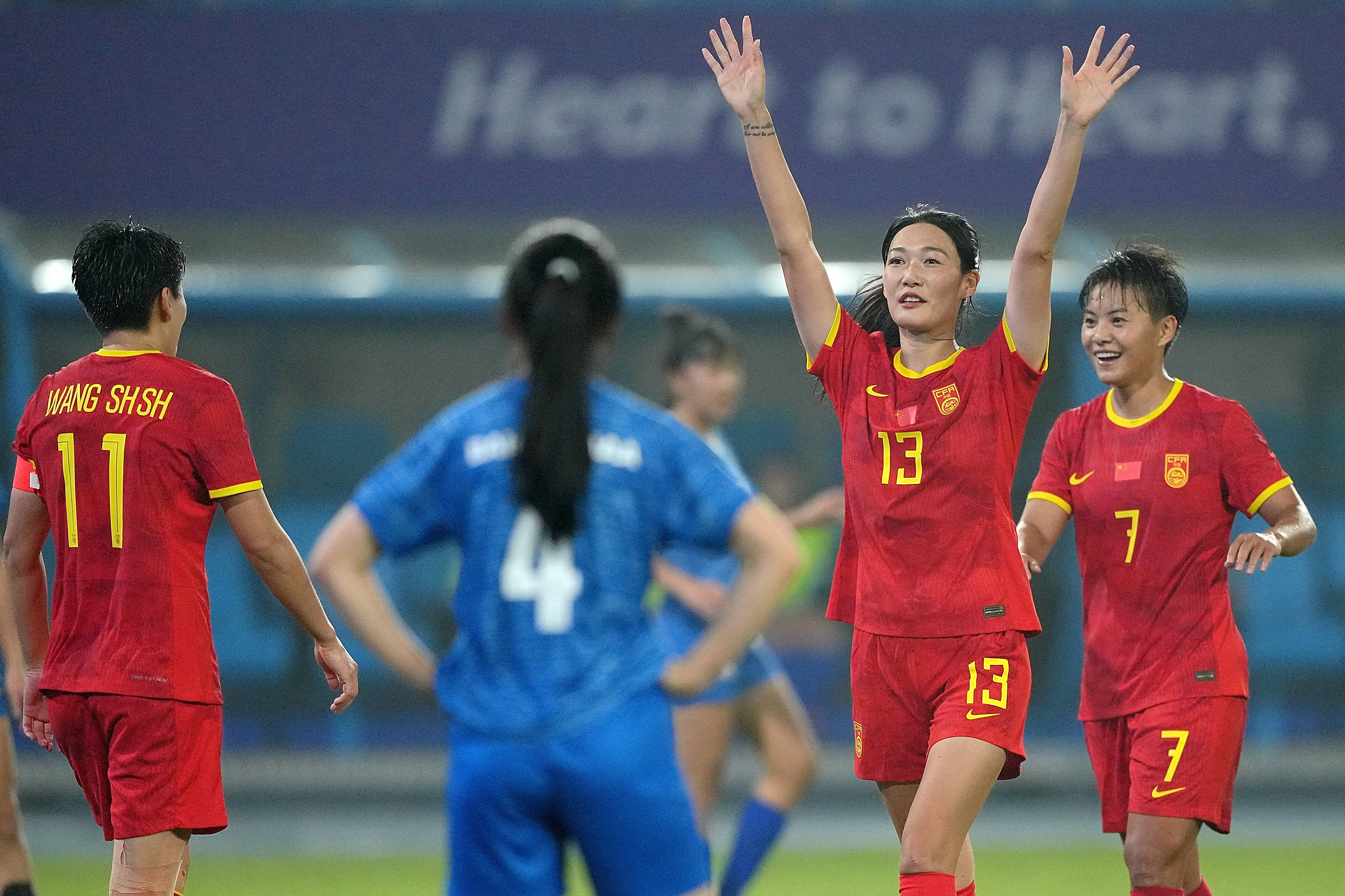 包含蒙古女足实力激发，比赛紧张的词条