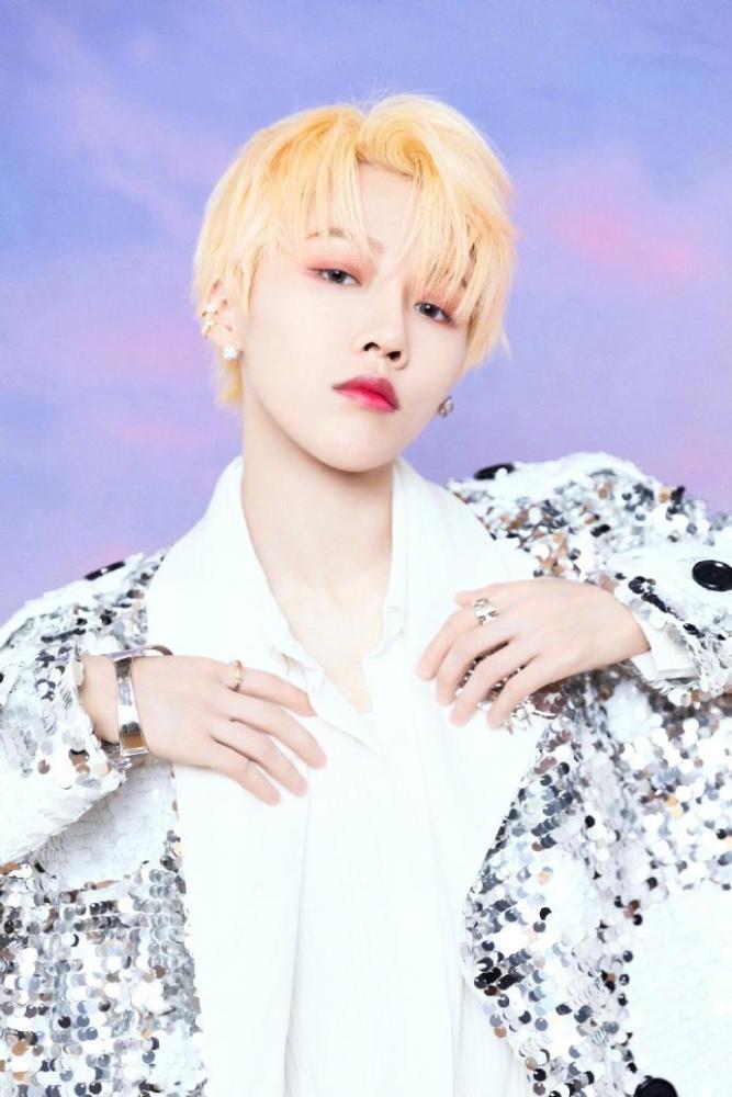 新秀球员闪耀舞台展现个人实力