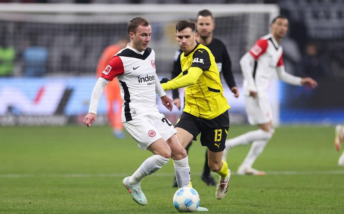 9you娱乐-法兰克福球员备战状态火热，观战球迷士气高昂的简单介绍