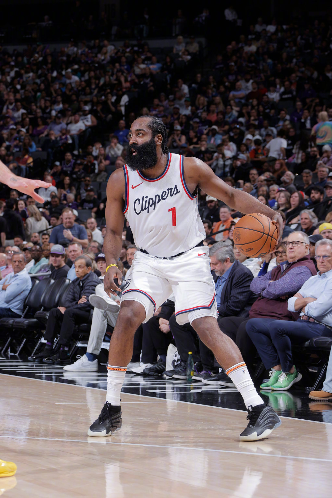 快船新外援表现抢眼，助球队胜利