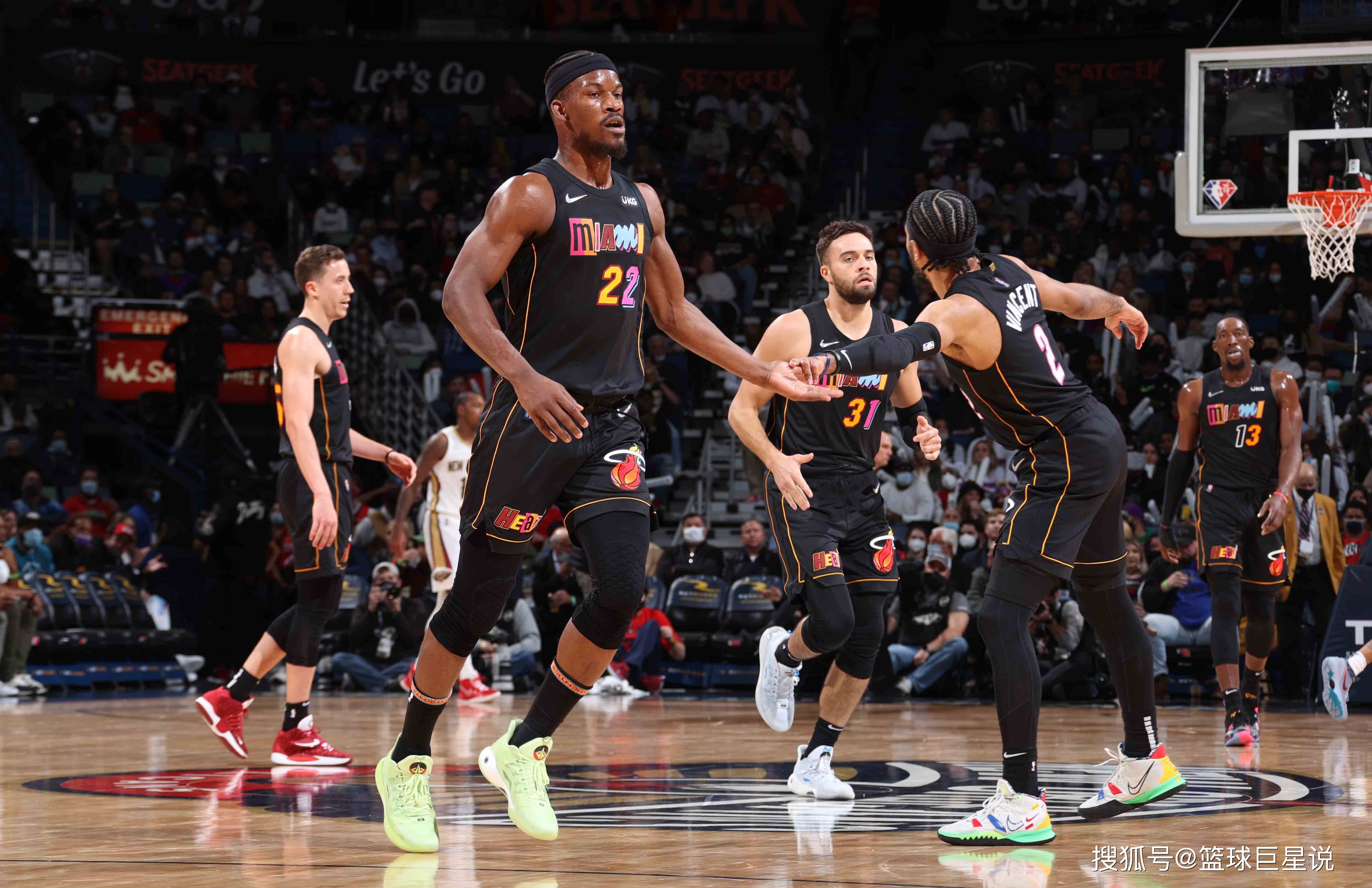 热火双星携手战胜鹈鹕