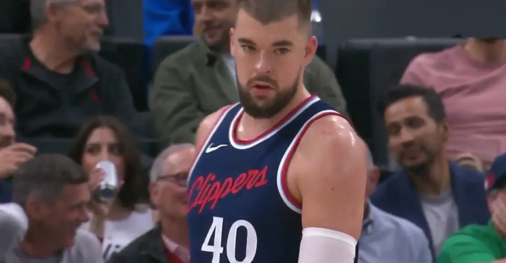 九游中国-关于鹈鹕客场不敌快船，遭遇两连败的信息