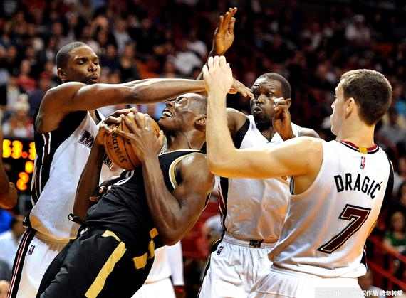 九游体育APP下载-雄鹿不敌猛龙再次失利