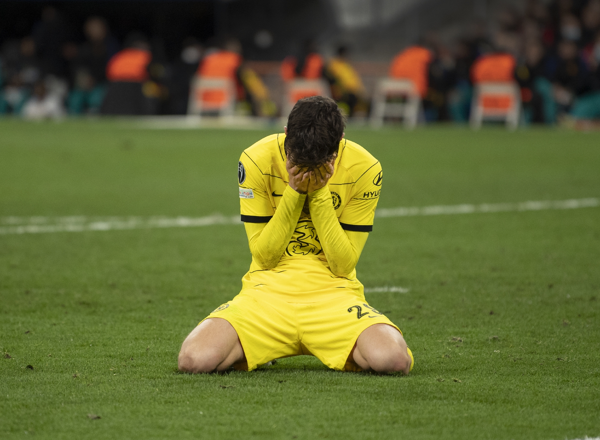 足球明星选手受伤退赛,引发热议 足球明星选手受伤退赛,引发热议