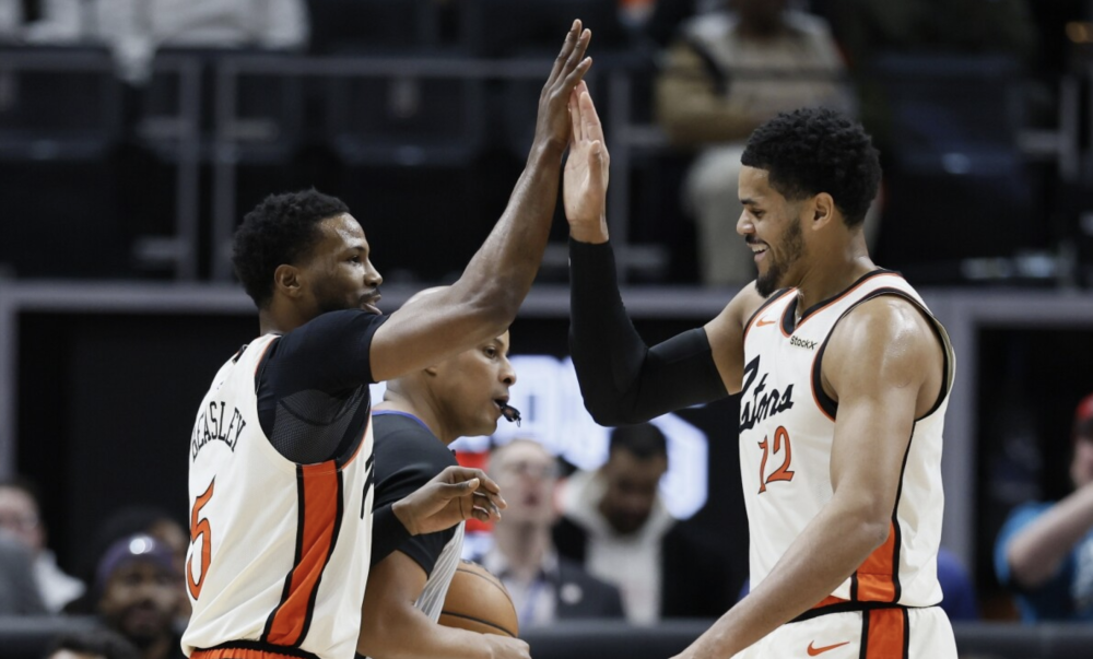 马刺逆转国王，布克带队取胜