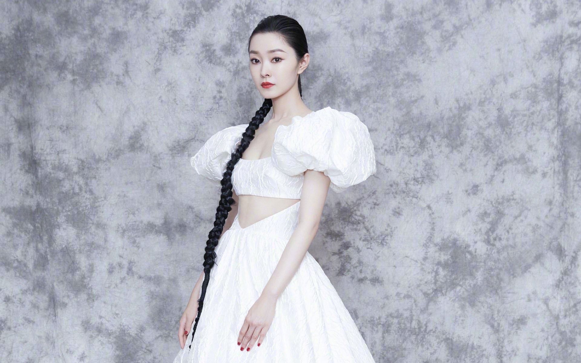 硝烟与霓虹之间,那个在街巷尽头点亮满分徽章的人