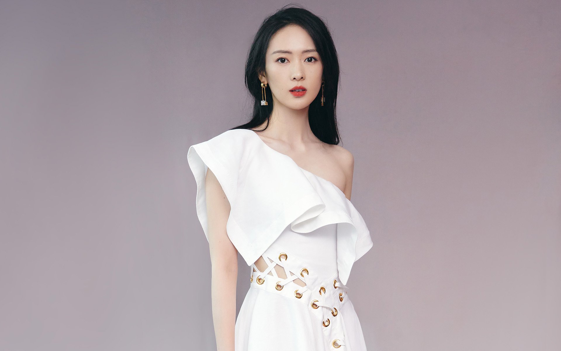 极速对决与球场碾压，F1街道赛焦点战与活塞横扫广东队的体育狂想曲